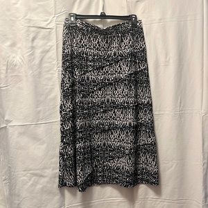 Metro Wear Woman’s Midi Skirt